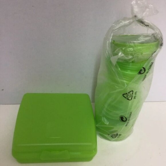 TUPPERWARE SPORTS WATER BOTTLE & Sandwich Keeper On The Go Set - Lime Green New! - Picture 2 of 3